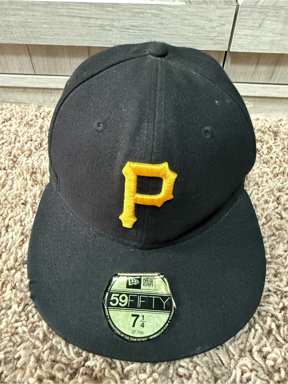 New Era Black Pittsburgh Pirates Fitted Cap with Yellow P Logo